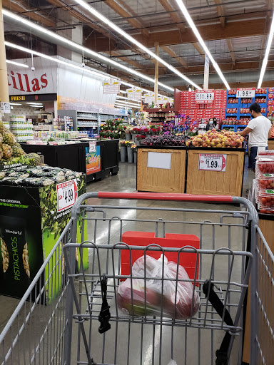 Grocery Store «Superior Grocers», reviews and photos, 9801 Laurel Canyon Blvd, Pacoima, CA 91331, USA