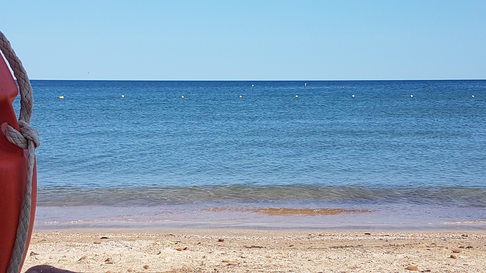 Foto av La Maddalena med turkos rent vatten yta