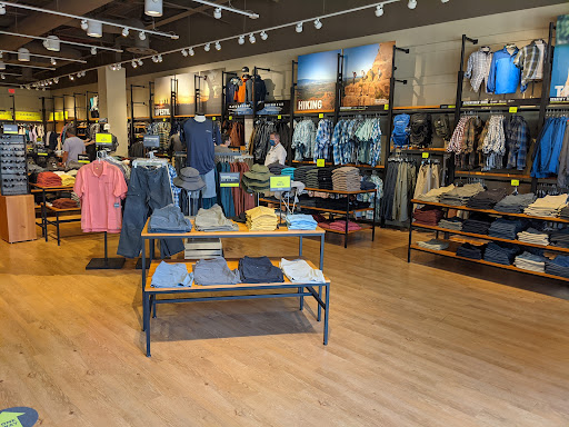 Clothing Store «Eddie Bauer Outlet», reviews and photos, 18501 Outlet Blvd #300, Chesterfield, MO 63005, USA