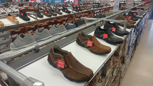 Shoe Store «SKECHERS Factory Outlet», reviews and photos, 1201 Airport Fwy #185, Euless, TX 76040, USA