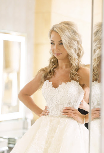 Bridal Shop «Bella Bianca Bridal», reviews and photos, 17W527 E Roosevelt Rd, Oakbrook Terrace, IL 60181, USA