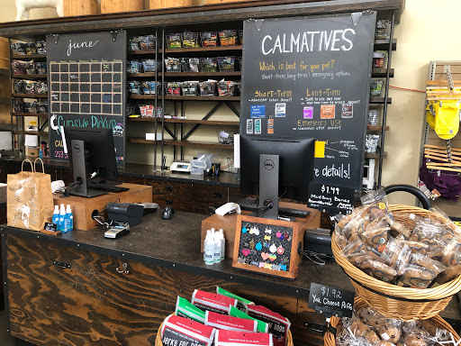 Pet Supply Store «Mud Bay», reviews and photos, 4816 Point Fosdick Dr NW, Gig Harbor, WA 98335, USA