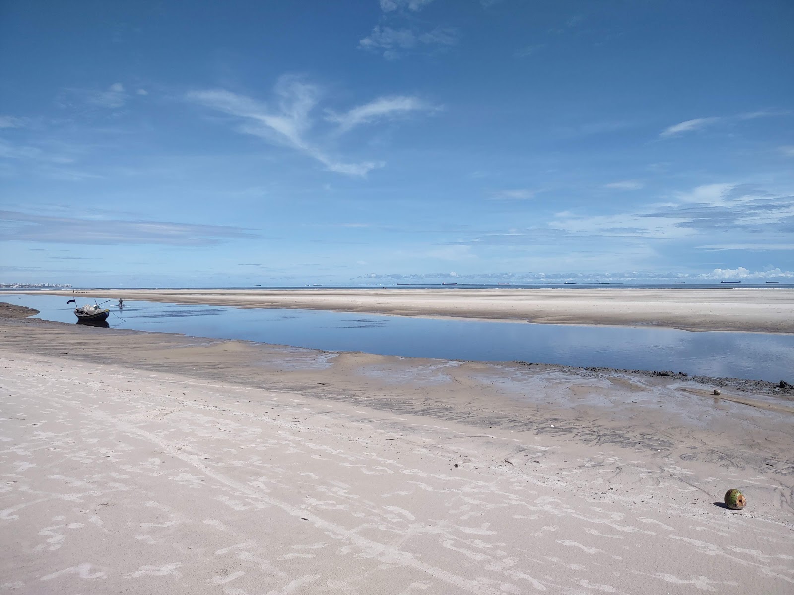 Photo de Praia do Mangue Seco avec sable lumineux de surface