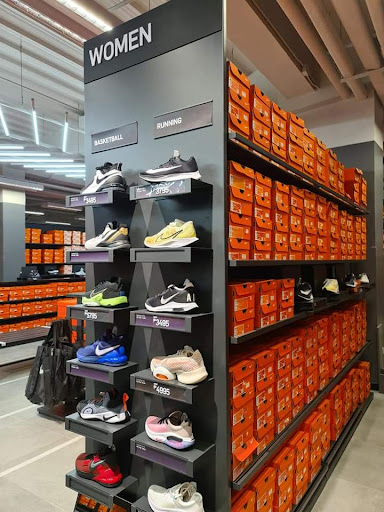 Sporting Goods Store «Nike Factory Store», reviews and photos, 5195 Factory Shops Blvd, Ellenton, FL 34222, USA