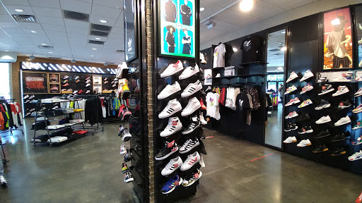 Shoe Store «Foot Locker», reviews and photos, 990 Gulfgate Center Mall, Houston, TX 77087, USA