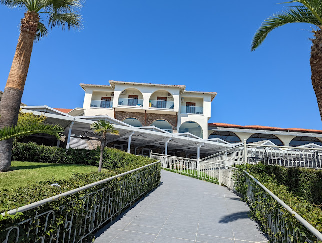 Akrathos Beach Hotel