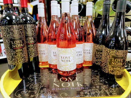 Liquor Store «Fairfield Wine & Liquor», reviews and photos, 296 Fairfield Ave, Waterbury, CT 06708, USA