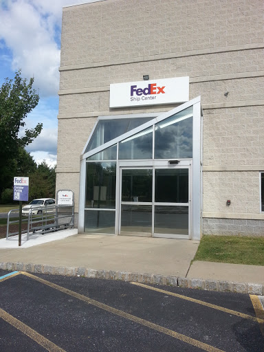 Shipping and Mailing Service «FedEx Ship Center», reviews and photos, 126 N Commerce Way, Bethlehem, PA 18017, USA