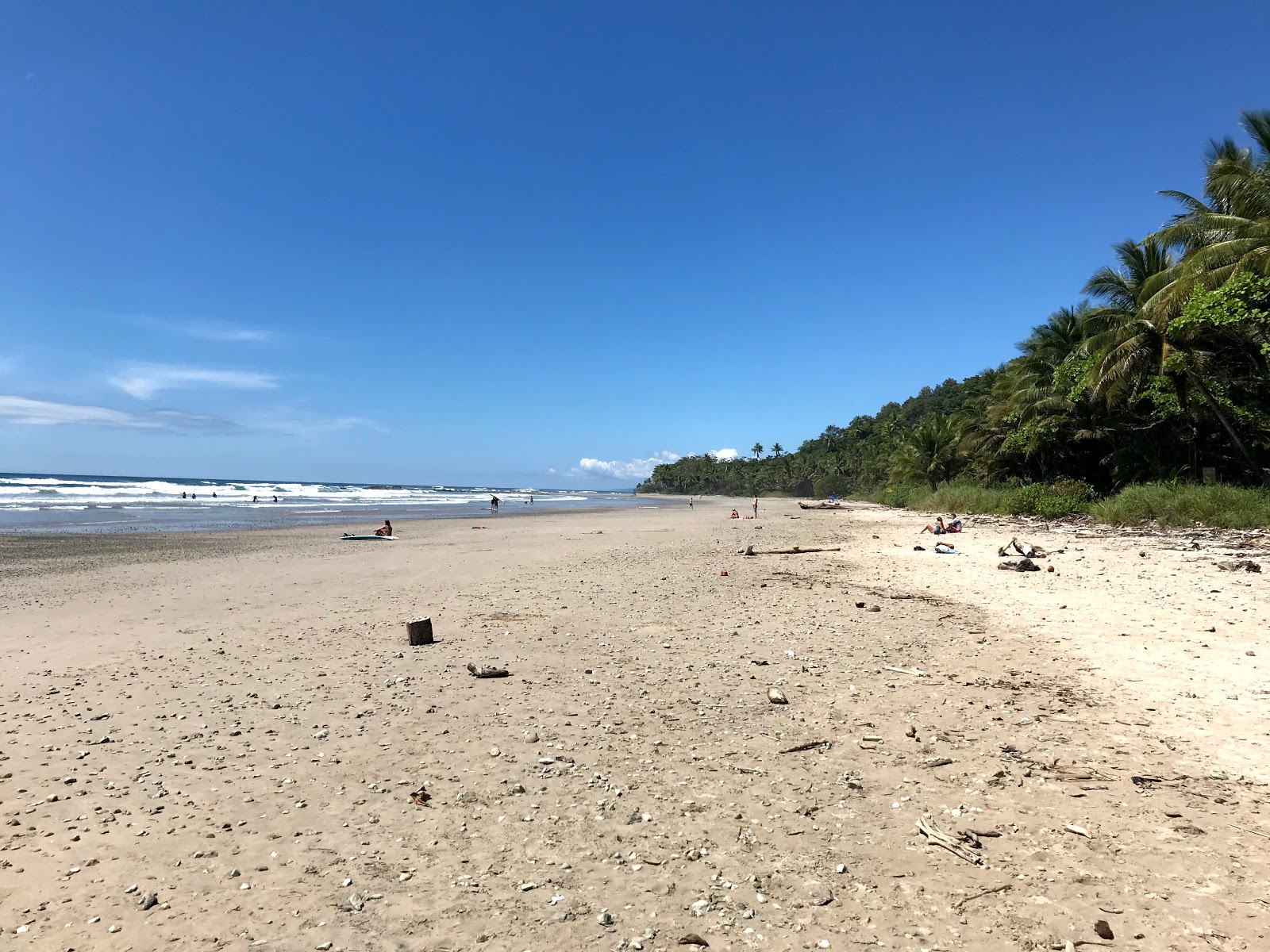 Foto de Playa Hermosa con arena beige y guijarros superficie