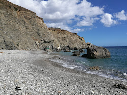 Hiromili beach'in fotoğrafı küçük koy ile birlikte