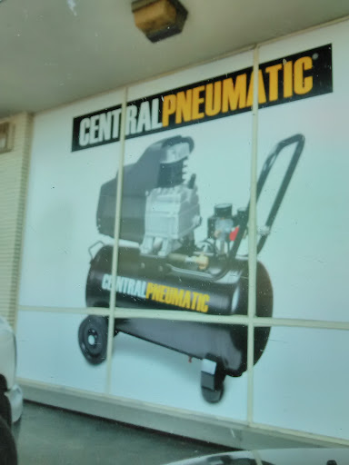 Hardware Store «Harbor Freight Tools», reviews and photos, 1349 N Blackstone Ave, Fresno, CA 93703, USA