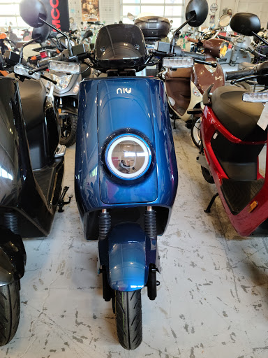 Motor Scooter Dealer «Scooterworks Chicago», reviews and photos, 5410 N Damen Ave, Chicago, IL 60625, USA