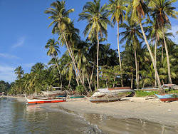 Foto von Penanindigan Beach und die siedlung