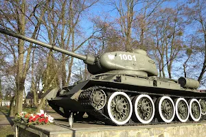 Monument, tank T-34/85 image