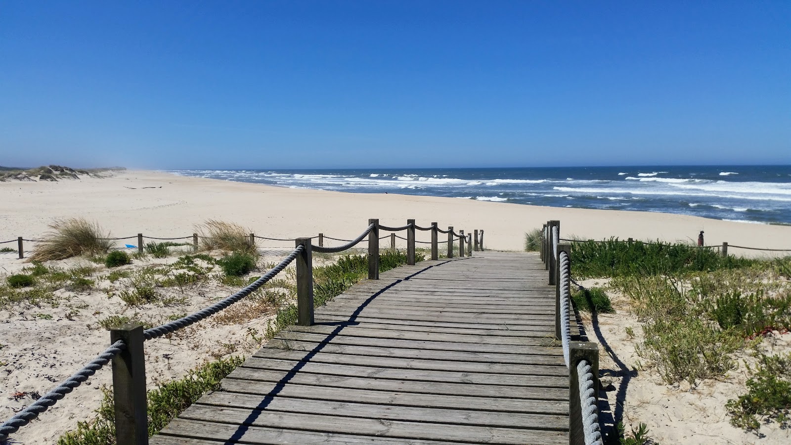 Foto di Praia da Costa de Lavos con una superficie del sabbia beige fine