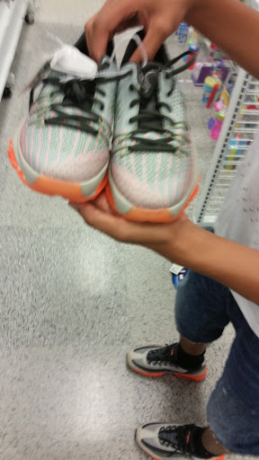 Clothing Store «Ross Dress for Less», reviews and photos, 257 N Weber Rd, Bolingbrook, IL 60490, USA