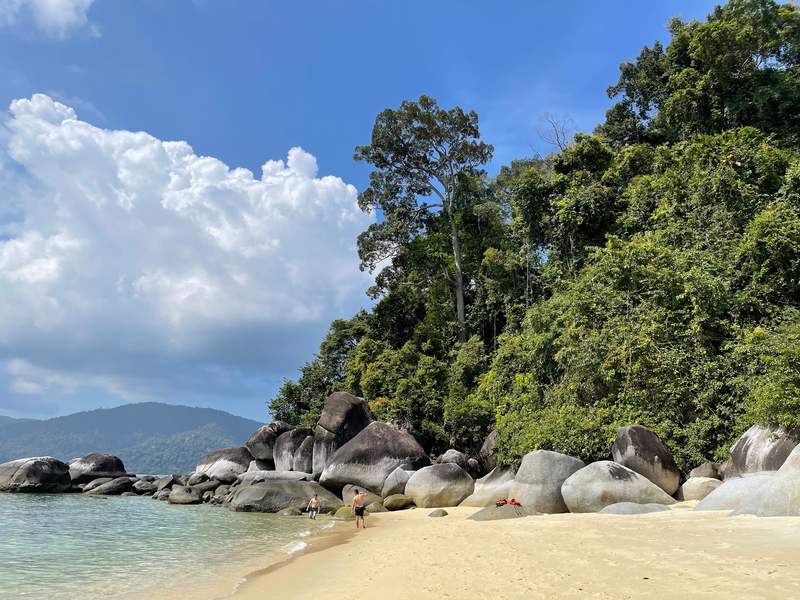 Photo of Koh Adang secret Beach III with bright fine sand surface
