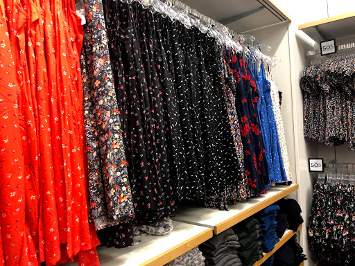 Clothing Store «Gap», reviews and photos, 18511 Outlet Blvd, Chesterfield, MO 63005, USA