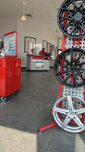 Tire Shop «Discount Tire Store - Urbandale, IA», reviews and photos, 4300 Merle Hay Rd, Des Moines, IA 50310, USA