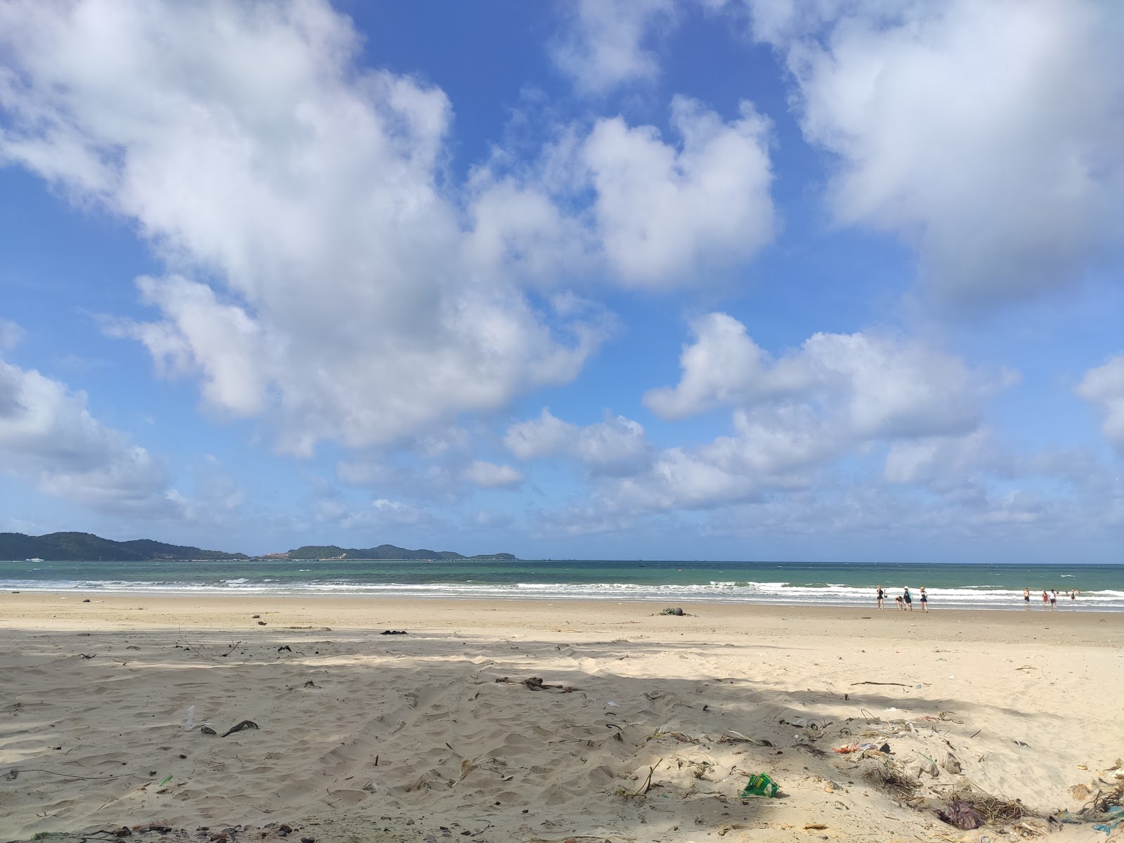 Foto van Van Chay Beach met turquoise puur water oppervlakte