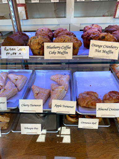 Donut Shop «Village Donut Shop & Bakery», reviews and photos, 1246 Roosevelt Trail, Raymond, ME 04071, USA
