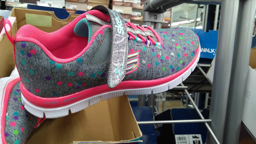 Shoe Store «SKECHERS Factory Outlet», reviews and photos, 5805 Cutting Blvd, El Cerrito, CA 94530, USA