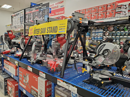 Hardware Store «Harbor Freight Tools», reviews and photos, 2000 Avondale Dr STE 104, Durham, NC 27704, USA