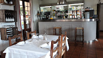 Atmosphère du Restaurant Le Maquis à Ota - n°5