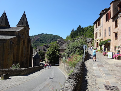 Parking de la Salesse à Conques-en-Rouergue