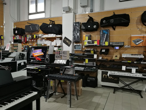 Second hand piano Milan