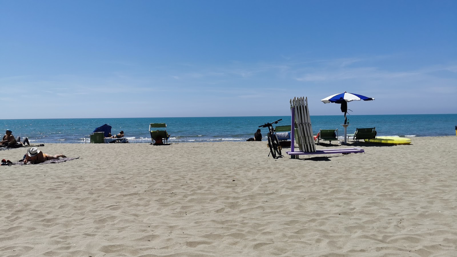Foto av Capocotta stranden - rekommenderas för familjeresenärer med barn