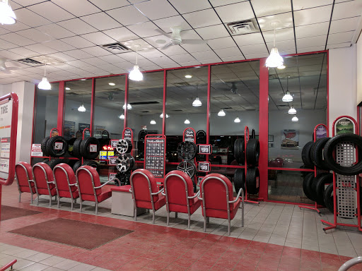 Tire Shop «Discount Tire Store - Fenton, MI», reviews and photos, 3609 Owen Rd, Fenton, MI 48430, USA
