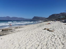 Fotografie cu Danger beach cu o linie de coastă spațioasă