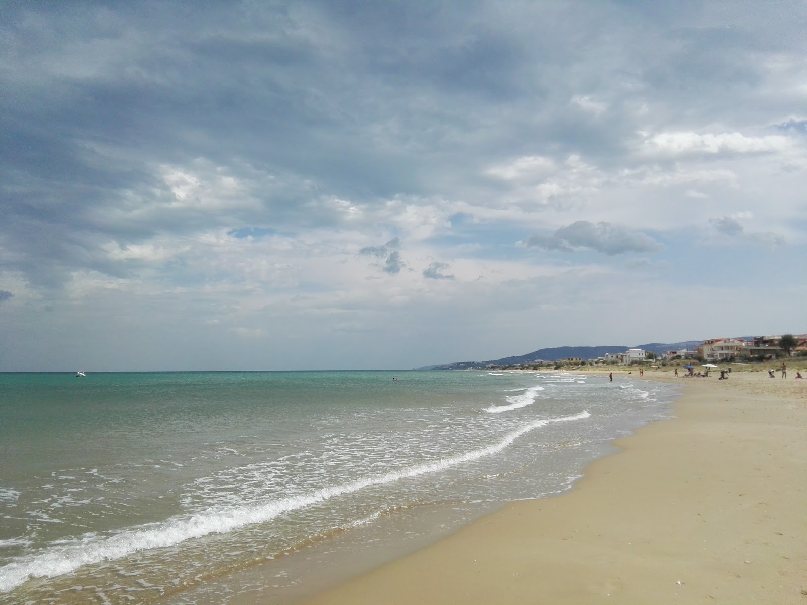 Valokuva Spiaggia di Foce Varanoista. puhtaustasolla korkea