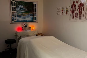 Soothing Comfort Massage & Cryoslimming image