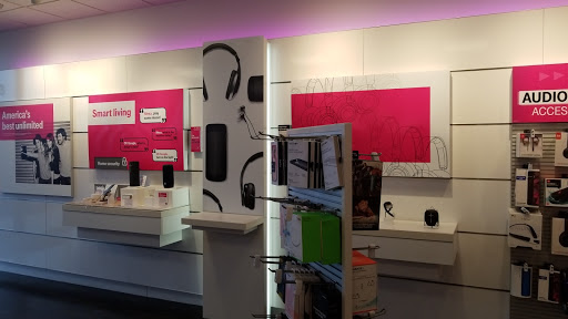 Cell Phone Store «T-Mobile», reviews and photos, 2903 E 10th St, Jeffersonville, IN 47130, USA