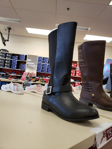 Shoe Store «Famous Footwear», reviews and photos, 225 Adams Dr, Weatherford, TX 76086, USA