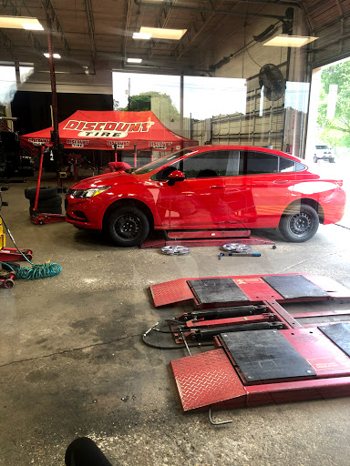 Tire Shop «Discount Tire Store», reviews and photos, 8219 Research Blvd, Austin, TX 78758, USA