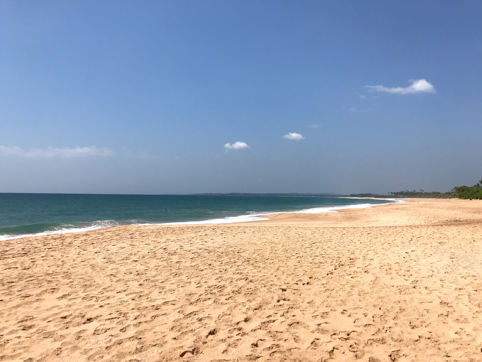 Foto di Rekawa Turtle Beach con costa lunga e dritta