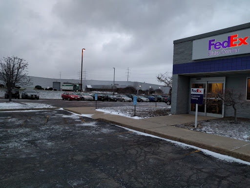 Shipping and Mailing Service «FedEx Ship Center», reviews and photos, 5313 Majestic Pkwy, Bedford Heights, OH 44146, USA