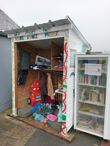 Boite à livres et dons à Brélès