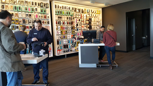 Cell Phone Store «Verizon», reviews and photos, 143 Danada Square W, Wheaton, IL 60189, USA