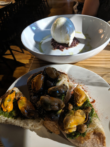 Wine Store «Dedalus Wine Shop, Market & Wine Bar», reviews and photos, 388 Pine St, Burlington, VT 05401, USA