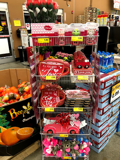 Grocery Store «Grocery Outlet Bargain Market», reviews and photos, 5615 Woodruff Ave, Lakewood, CA 90713, USA