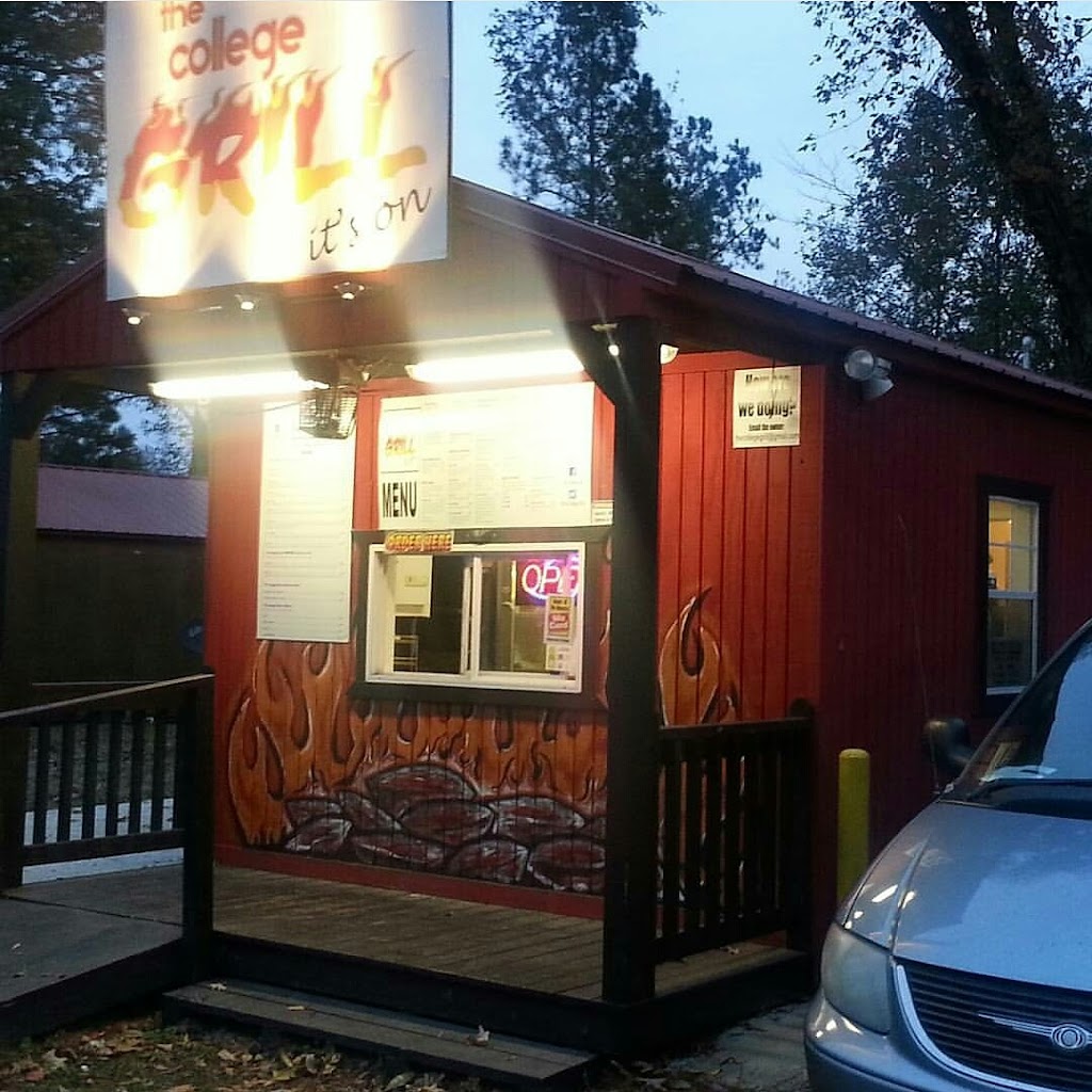 The College Grill 39096