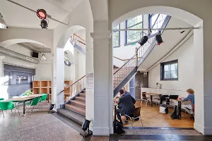 Het Huis Utrecht - café / verhuur van ruimte / ontwikkelplek voor podiumkunstenaars image
