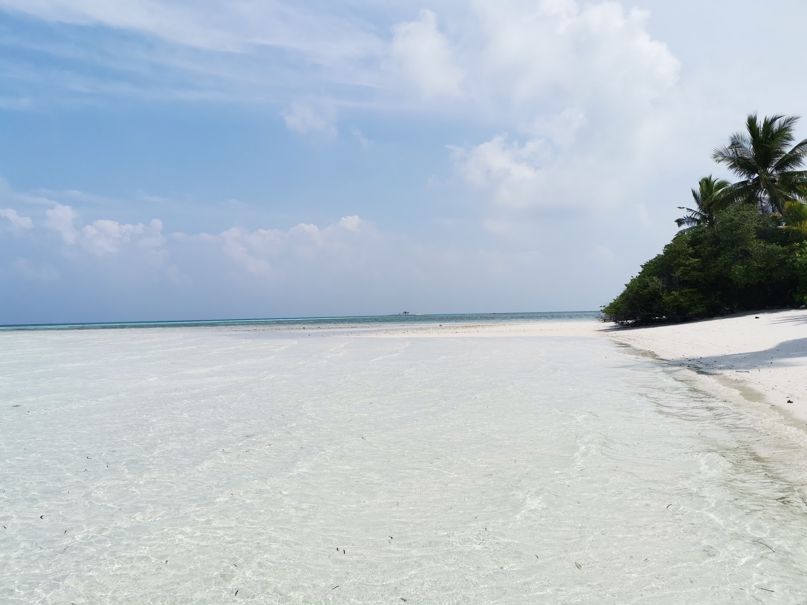Foto di Gaathurehaa Beach con una superficie del sabbia bianca fine