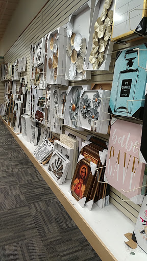 Shopping Mall «Townline Square Shopping Center», reviews and photos, 533 S Broad St, Meriden, CT 06450, USA