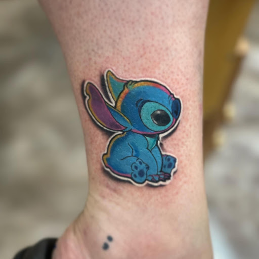 Explore collar bone tattoo ideas for women, creative tattoo ideas in Milwaukee, available at Planet Artz Tattoo Studio