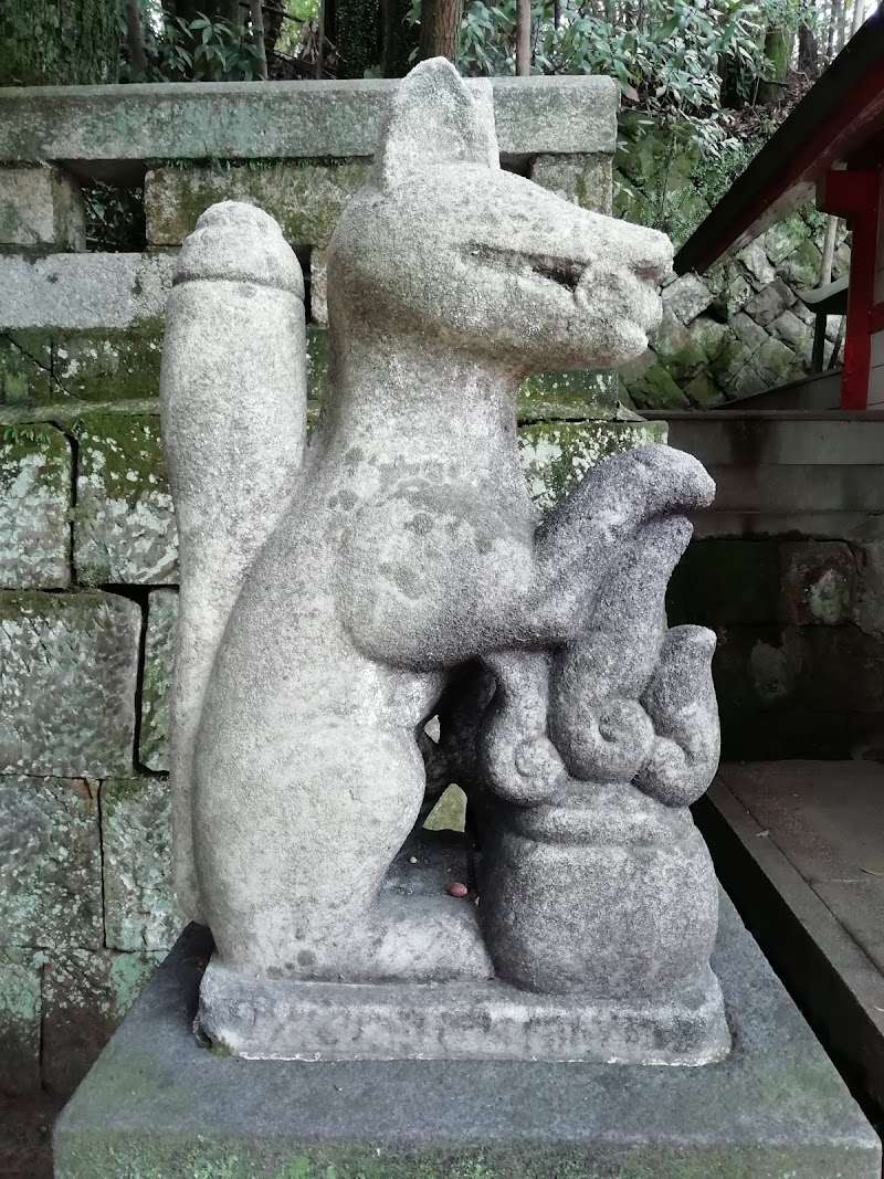 亀山稲荷神社(境内社)